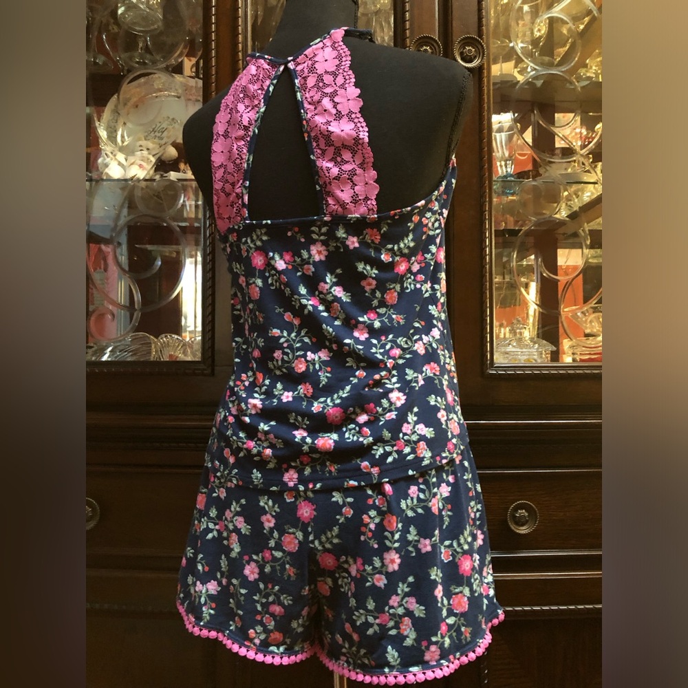 Secret Treasures 2 Piece Floral Pajama /Lounge Wear Set.